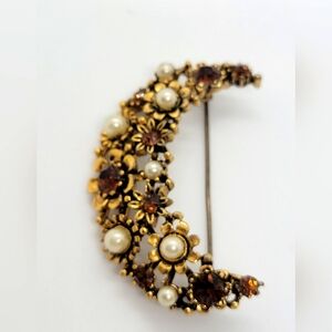 Lisner Cresent Moon Pin Brooch Goldtone faux pearl orange brown rhinestone B23